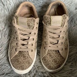 Guess shoes US6